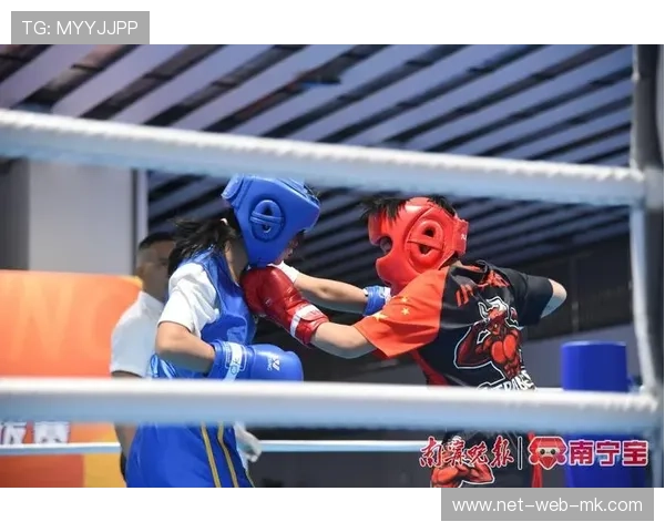 拳击擂台上教练策略成为转折关键