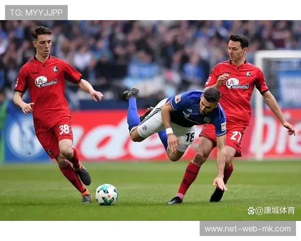 勒沃库森边路直塞频繁打穿空档