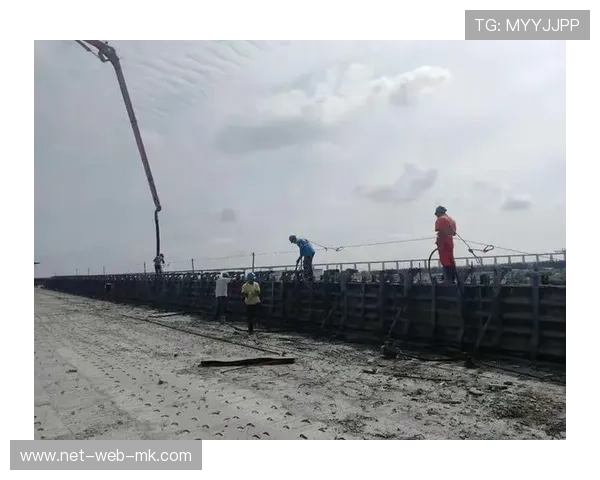 浙江队抢断后直线推进，场面一度倾斜